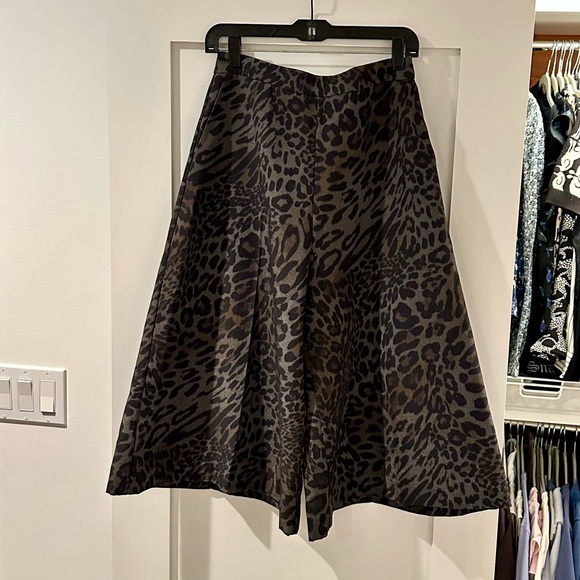 Christian Siriano Pants - Neiman Marcus designer leopard gaucho pants, orig $765, never worn! sz 6